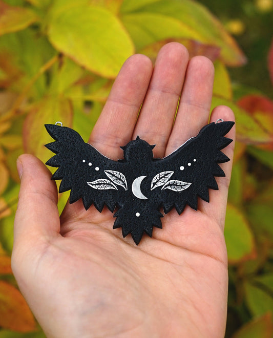Leafy Owl small intricate necklace