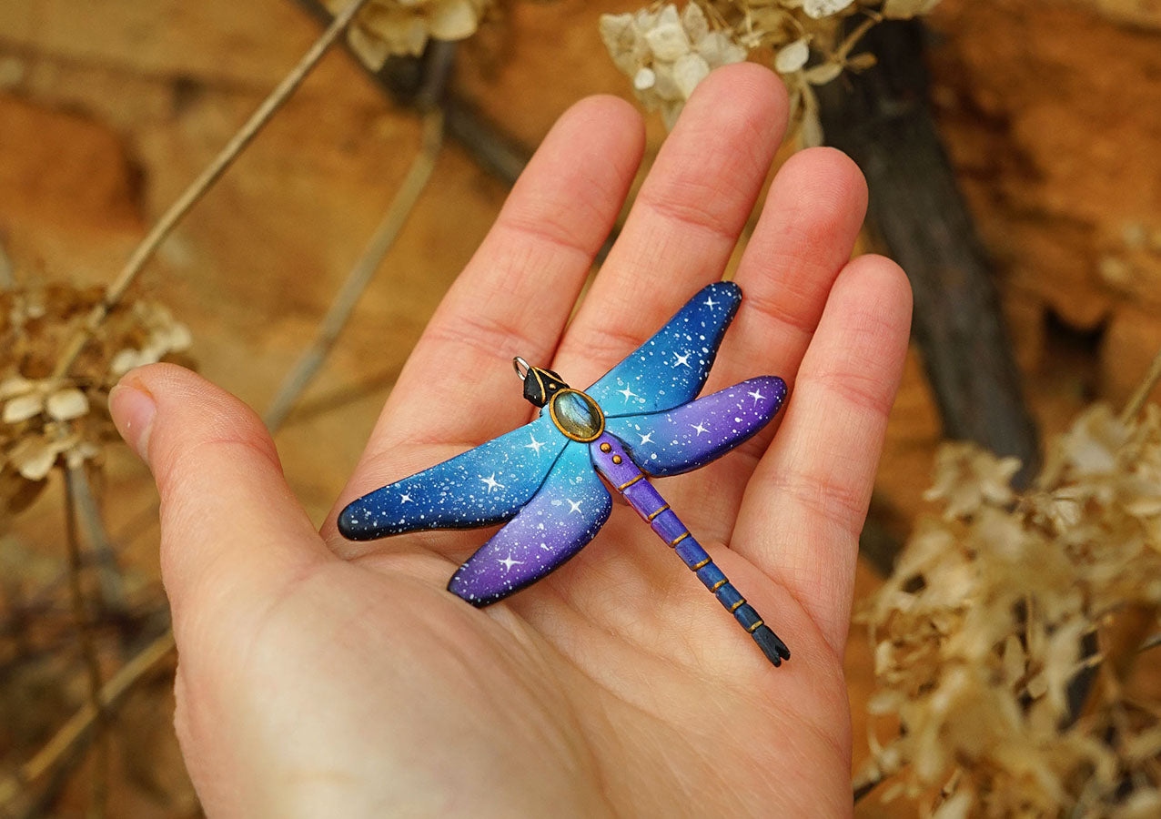 Double-sided dragonfly pendant