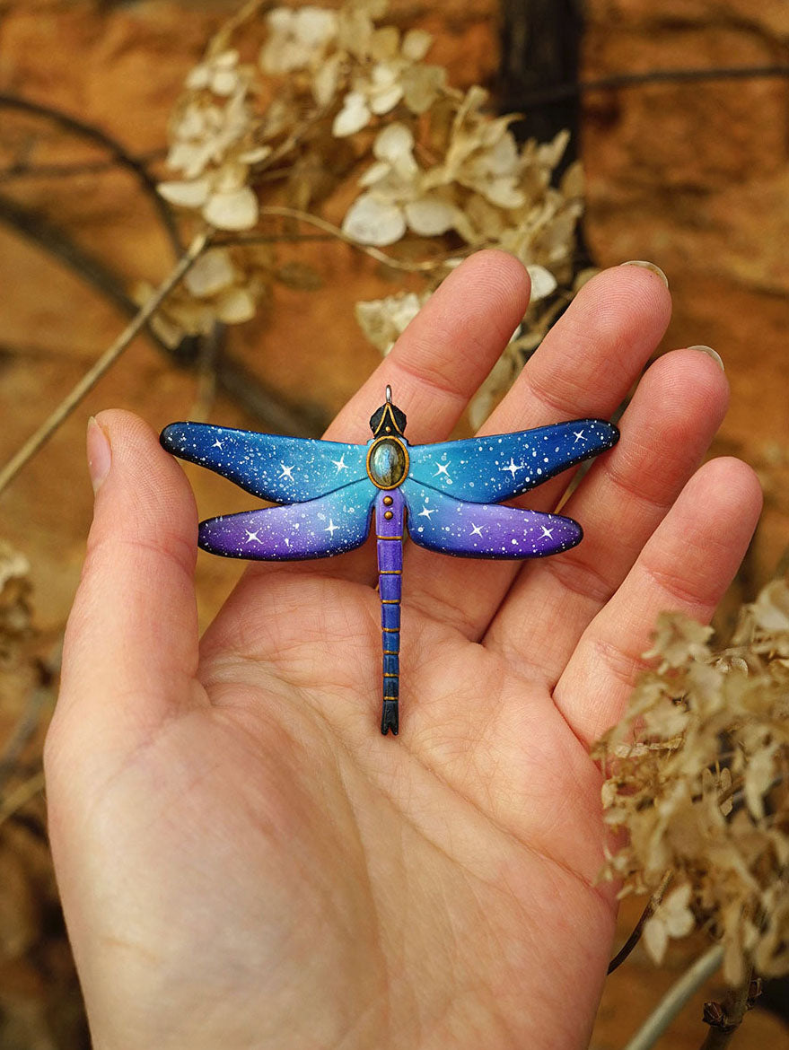 Double-sided dragonfly pendant